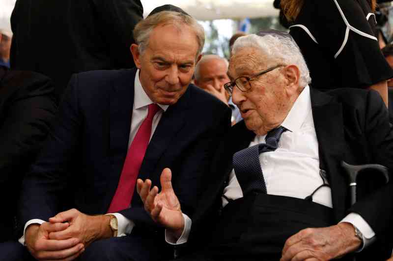 Con Henry Kissinger en un memorial al presidente israelí Shimon Peres en 2017