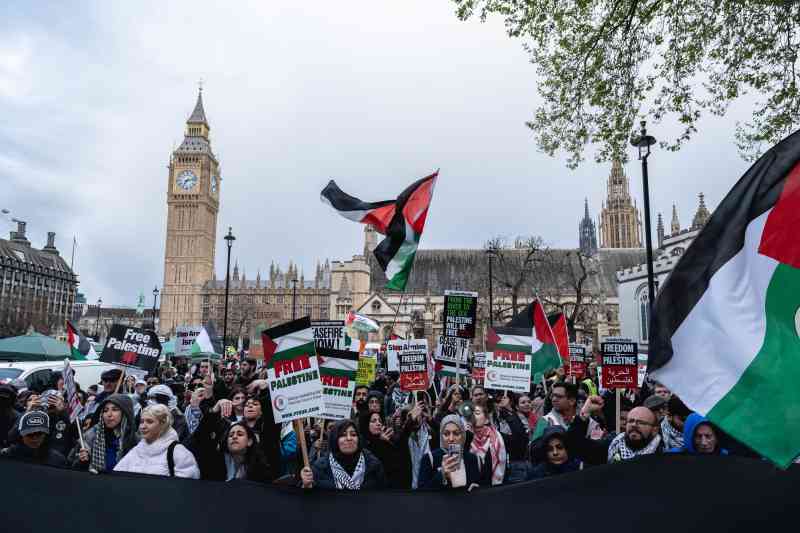 Una protesta pro Palestina Stop Arming Israel frente al Parlamento el 17 de abril. La política del Partido Laborista sobre Gaza será un factor para los votantes en las elecciones locales